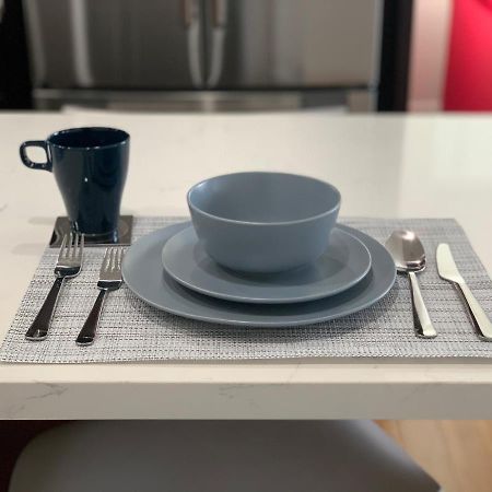 Gated Contemporary 3 Bedroom - 2 Bathroom Home In South La Plus Parking لوس أنجلوس المظهر الخارجي الصورة