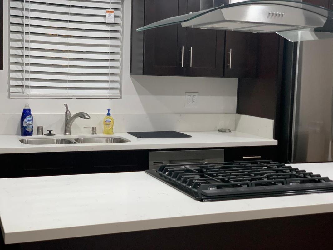 Gated Contemporary 3 Bedroom - 2 Bathroom Home In South La Plus Parking لوس أنجلوس المظهر الخارجي الصورة