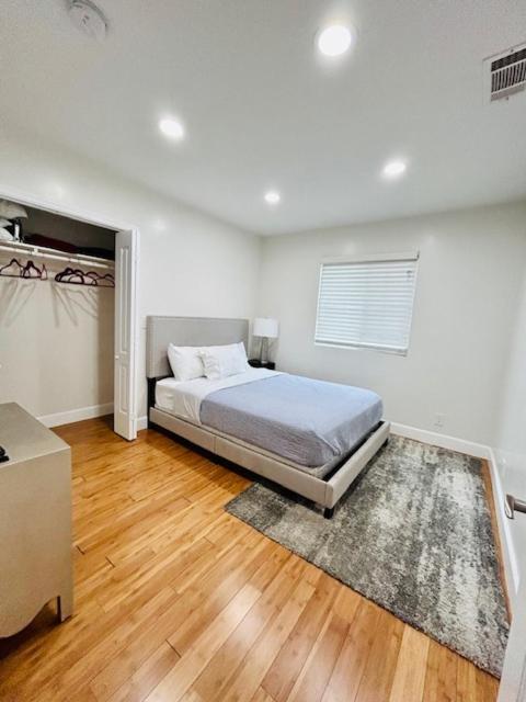 Gated Contemporary 3 Bedroom - 2 Bathroom Home In South La Plus Parking لوس أنجلوس المظهر الخارجي الصورة
