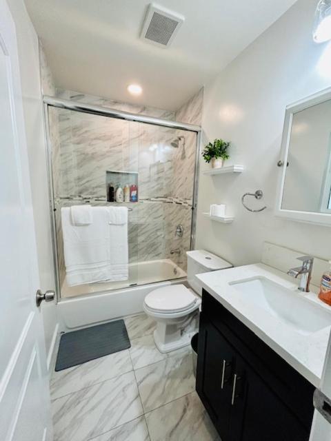 Gated Contemporary 3 Bedroom - 2 Bathroom Home In South La Plus Parking لوس أنجلوس المظهر الخارجي الصورة